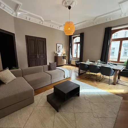 4 Sz Altbauwohnung Mit Parkplatz Im Waldstraßenviertel