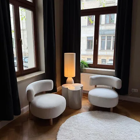 4 Sz Altbauwohnung Mit Parkplatz Im Waldstraßenviertel *
