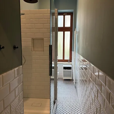 4 Sz Altbauwohnung Mit Parkplatz Im Waldstraßenviertel Leipzig